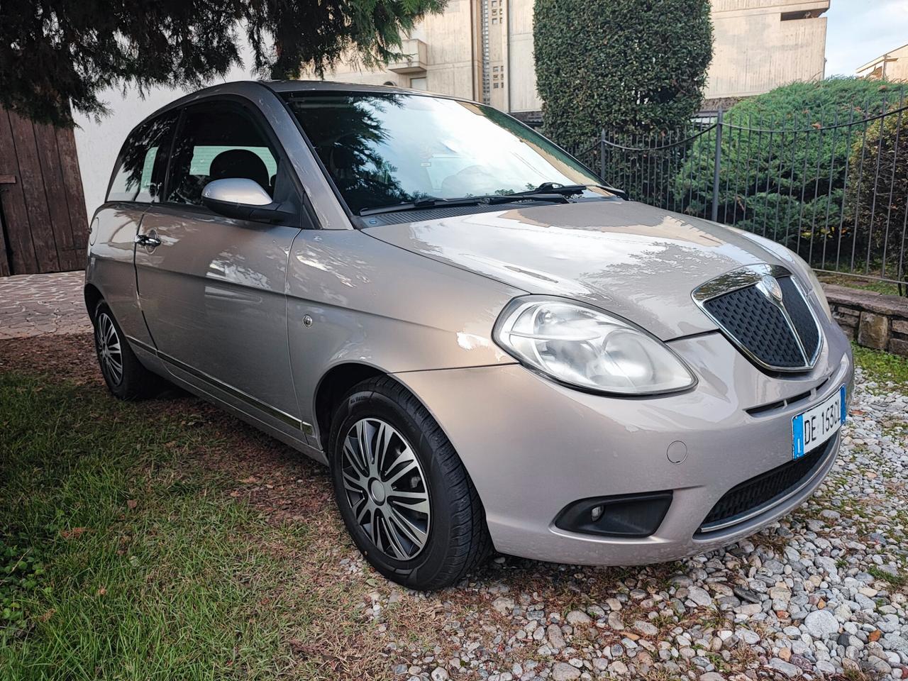 Lancia Ypsilon benzina GPL neopatentati