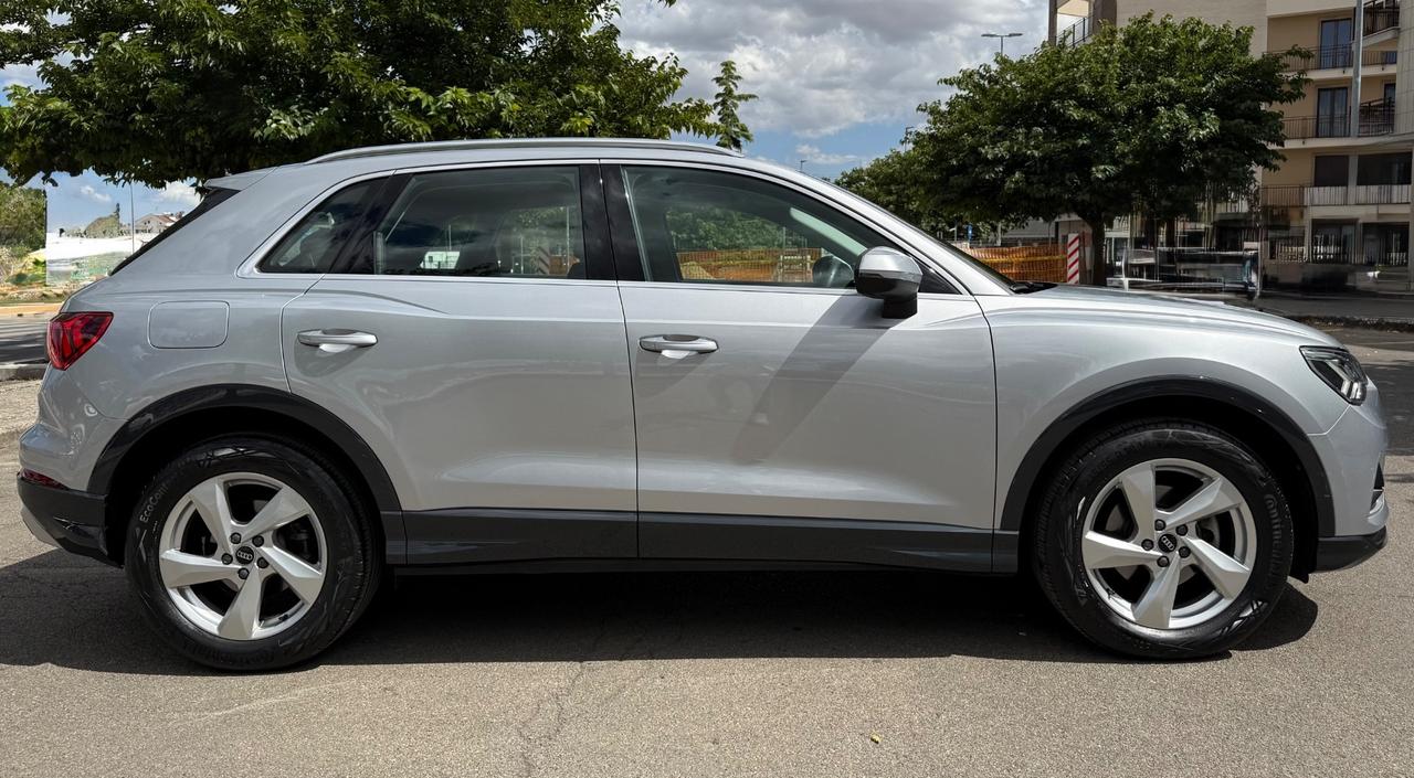 Audi Q3 35 2.0 Tdi 150CV Stron Advanced-LED