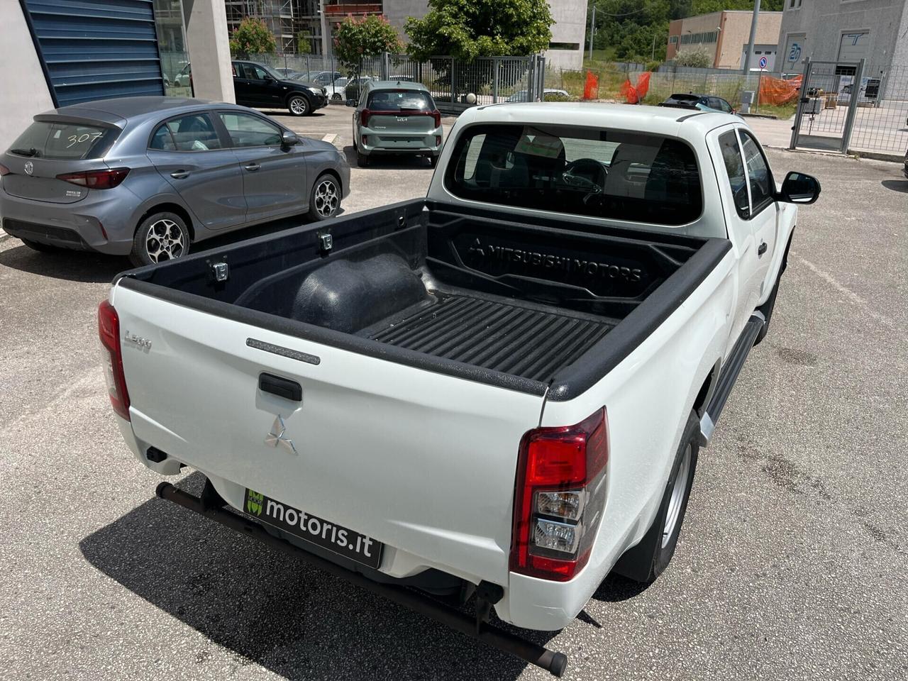 Mitsubishi L200 2.3 D Club Cab 4x4 Invite Connect