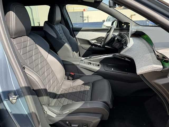 Peugeot 5008 motore elettrico (73kWh) 210 CV GT