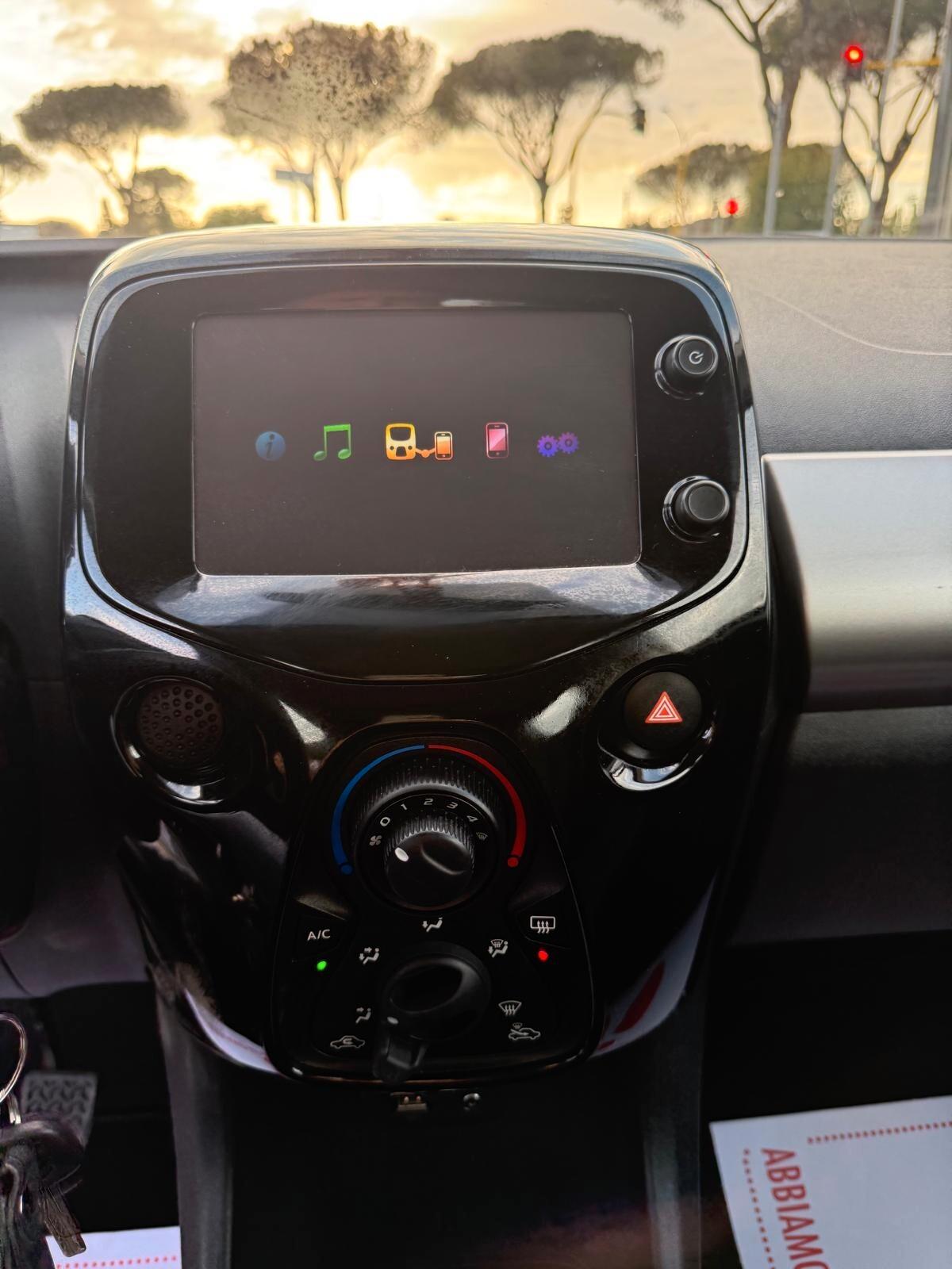 Citroen C1 VTi 68 5 porte Shine Adatta a Neo Patentati