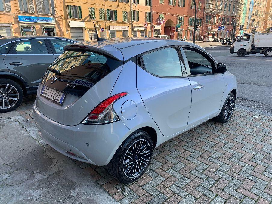 Lancia Ypsilon 1.0 FireFly 5 porte S&S Hybrid Ecochic Gold