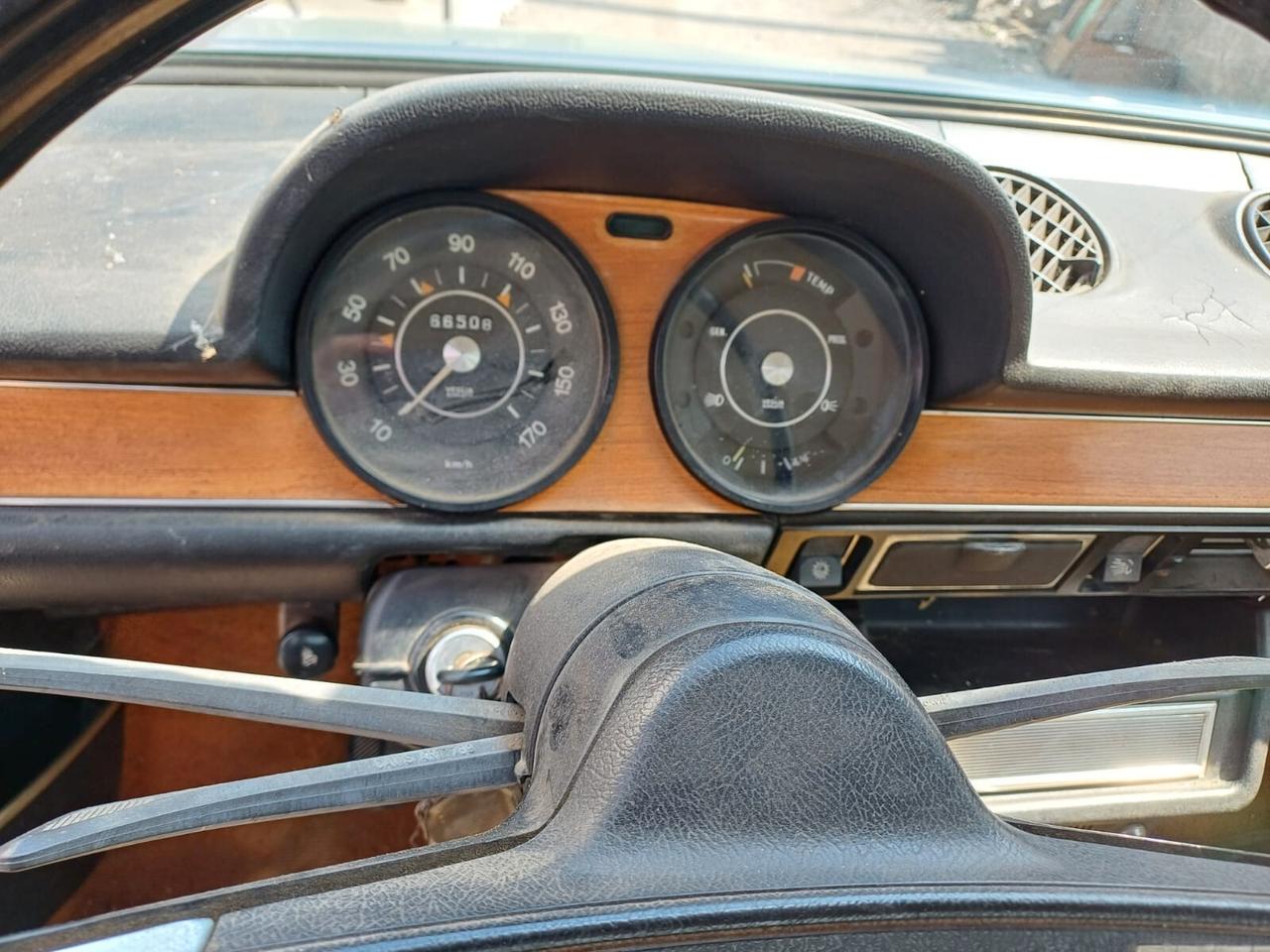 Fiat 124 Special berlina da restauro