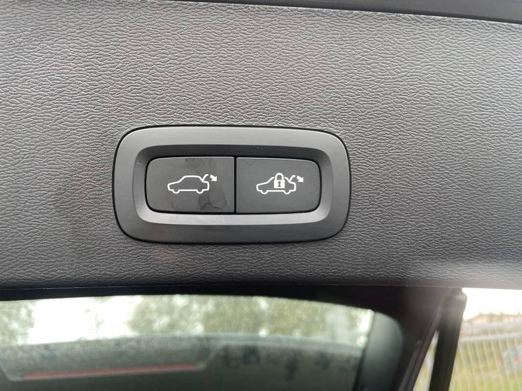 Volvo XC40 1.5 t4 recharge phev con CarPlay