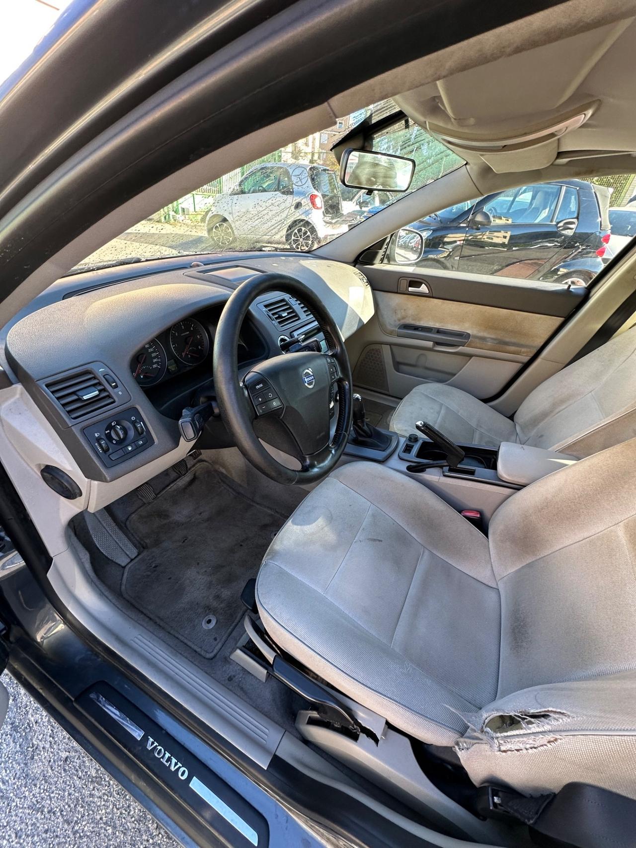 Volvo V50 D2 R-design