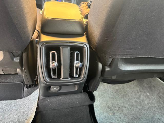 VOLVO XC40 B3 automatico Core