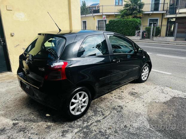 TOYOTA Yaris 1.0 3 porte Sol