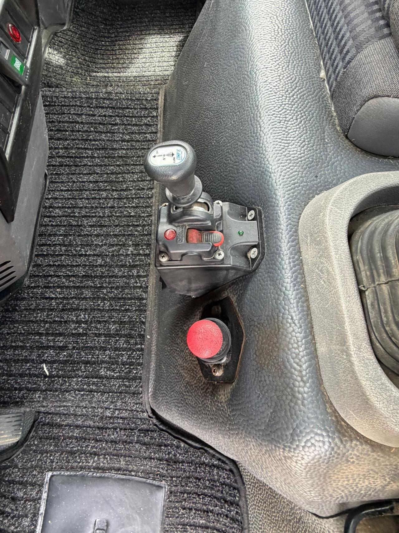 Nissan atleon 9516 6.0 cc cassa/rib con gru-2005