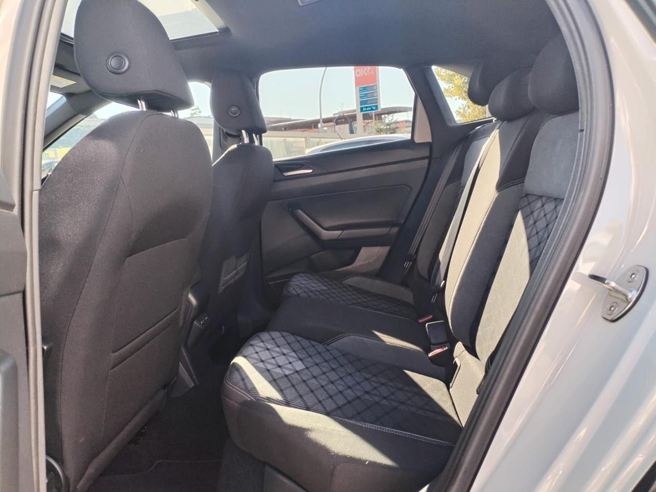 Volkswagen Taigo 1.0 TSI 110 CV DSG R-Line -Matix-Tetto-