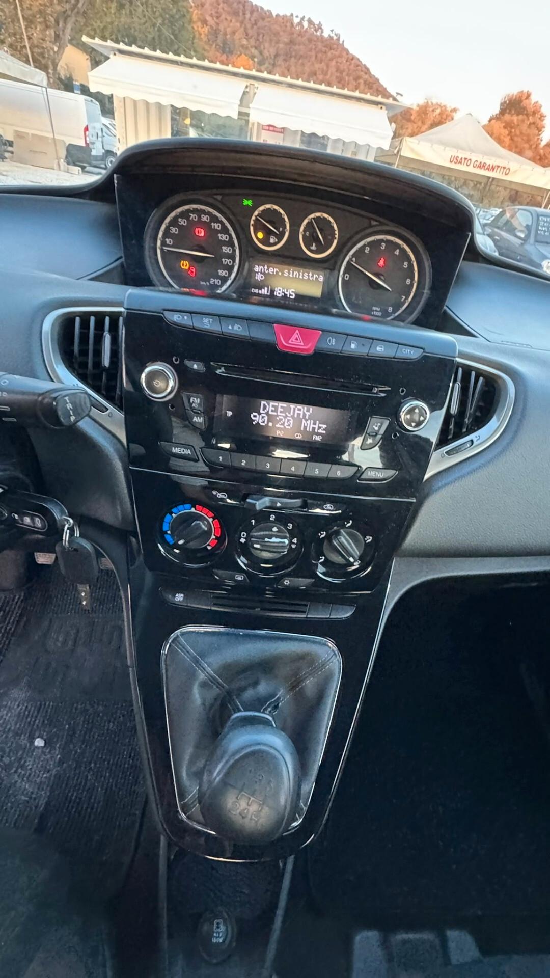 Lancia Ypsilon 0.9 TwinAir 85 CV 5 porte