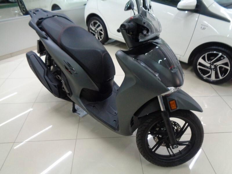 Honda SH 350 Sport 2025 1.300 KM