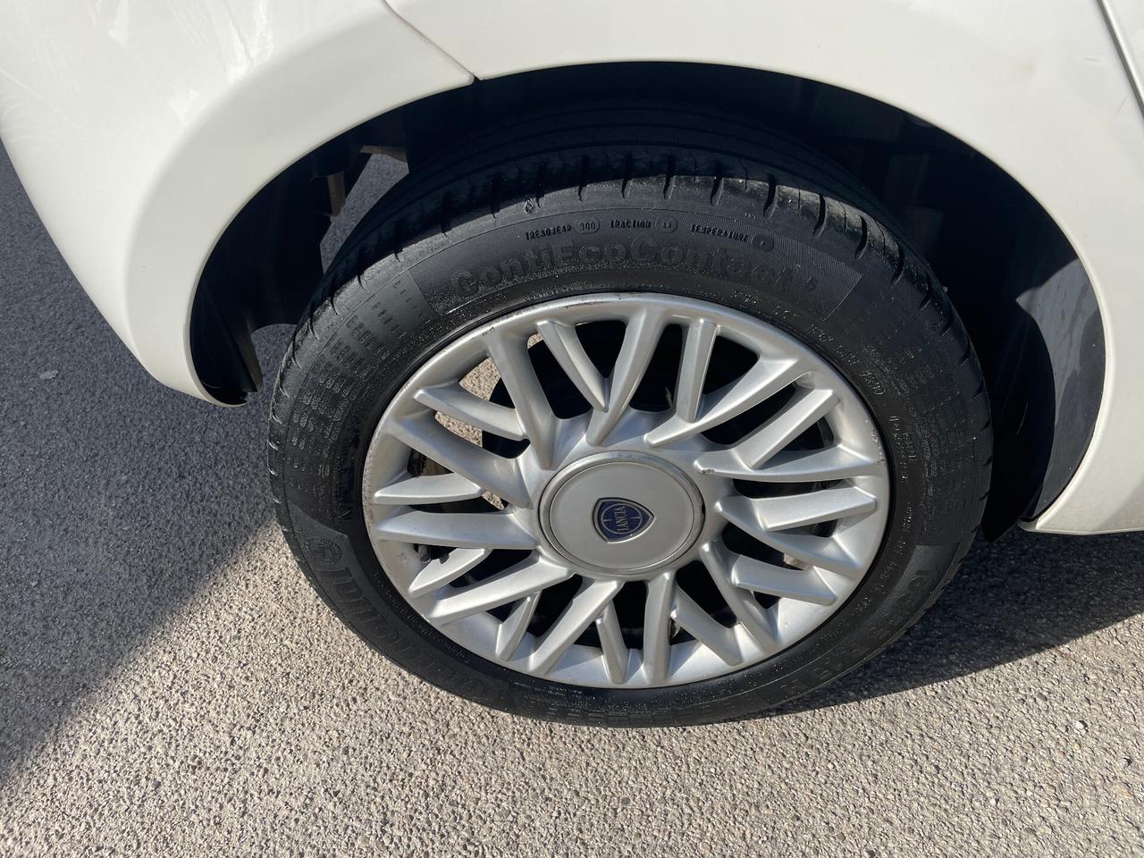 Lancia Ypsilon 1.3 MJT 16V 95 CV 5 porte Gold-TETTO