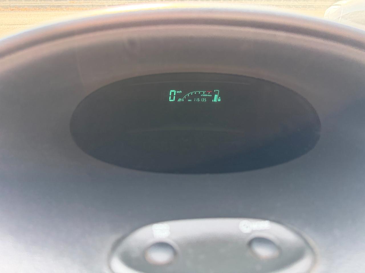 Toyota Yaris 1.0i 16V cat 5 porte Sol