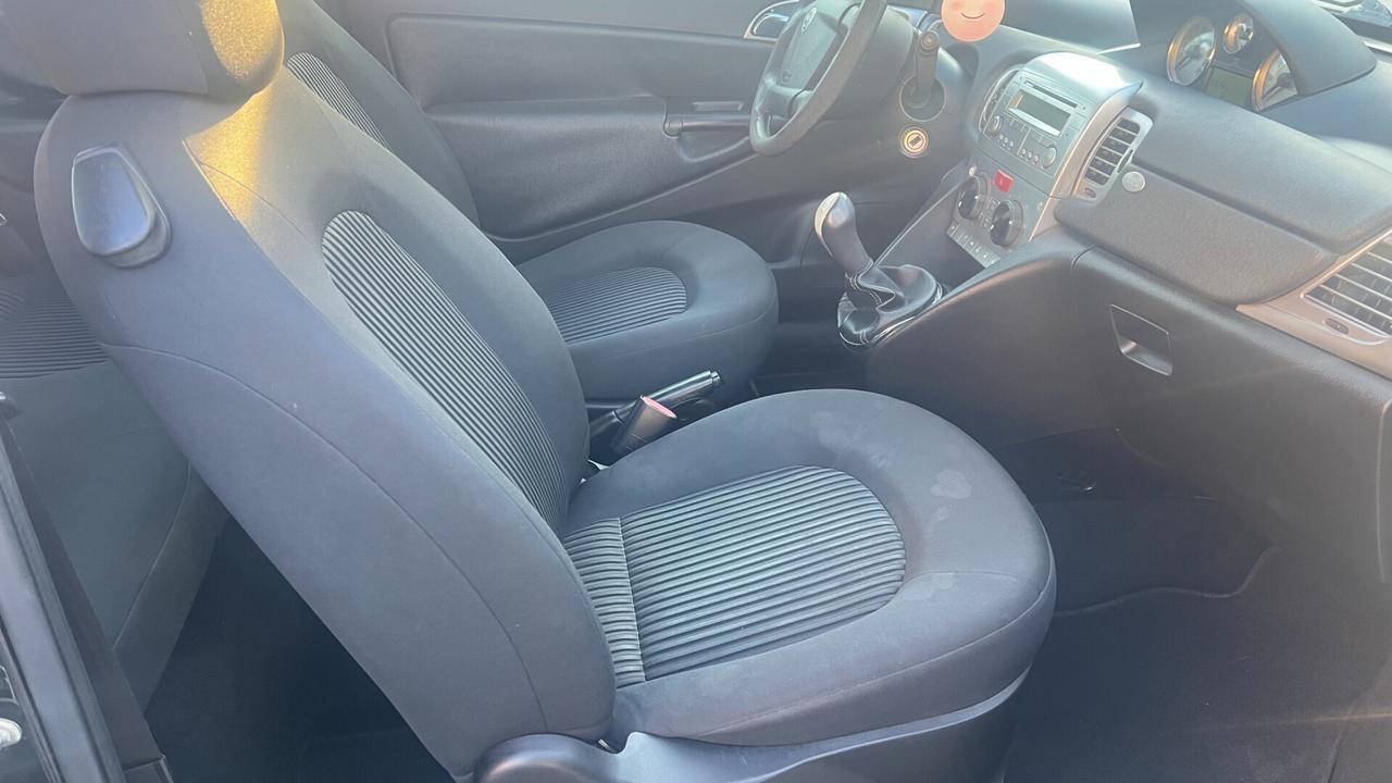 Lancia Ypsilon 1.3 MJT 75 CV Platino* ok neopatent