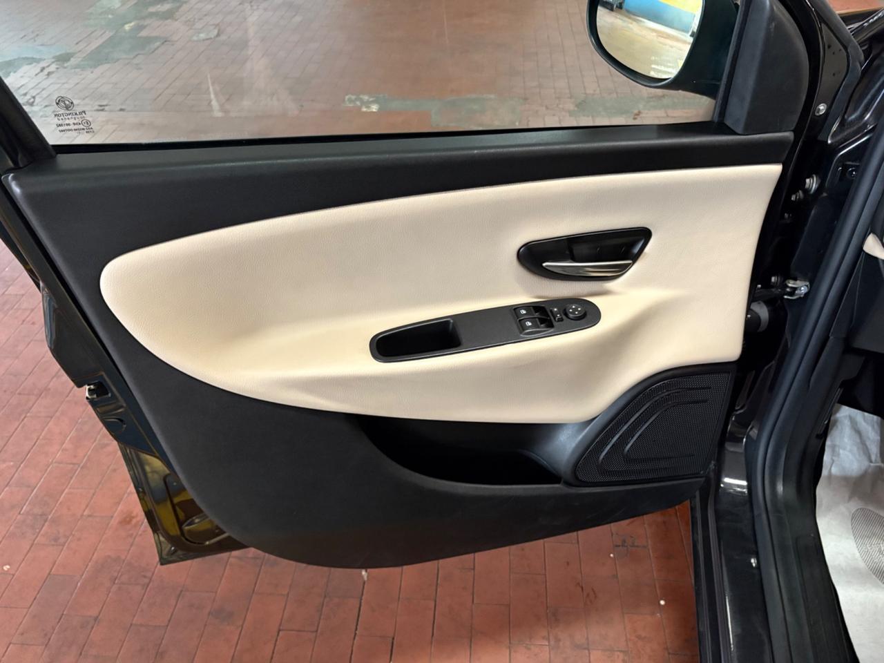 Lancia Ypsilon 1.2 69 CV 5 porte S&S Gold NEOPATENTATI...!!!!!