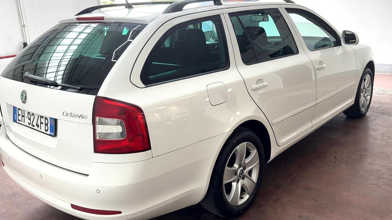 Skoda Octavia 1.6 TDI CR F.AP. Wagon Elegance