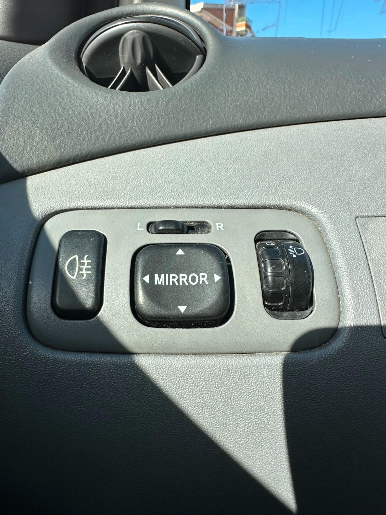 Toyota Yaris NEOPATENTATI