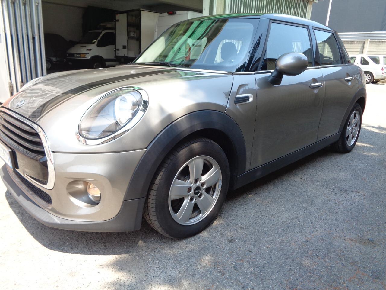 Mini Mini 1.5 Cooper D Business 5 porte AUTOMATICA