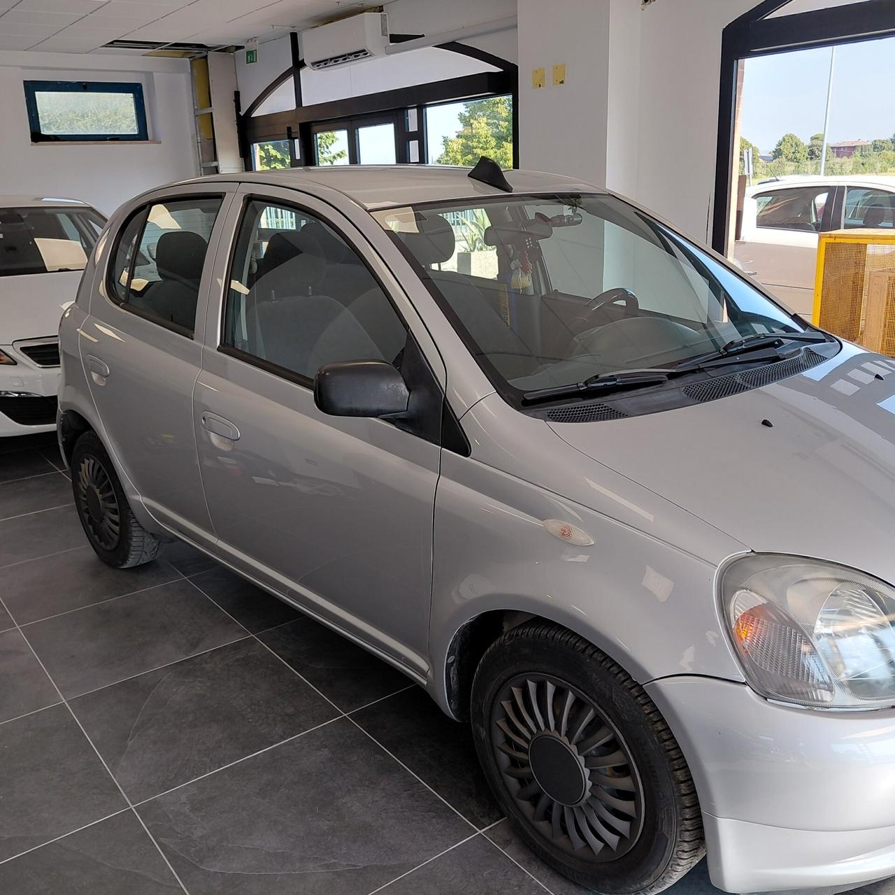 TOYOTA YARIS ANNO 2001 BZ 1.0 ADATTA NEOPATENTATI KM 220 MILA