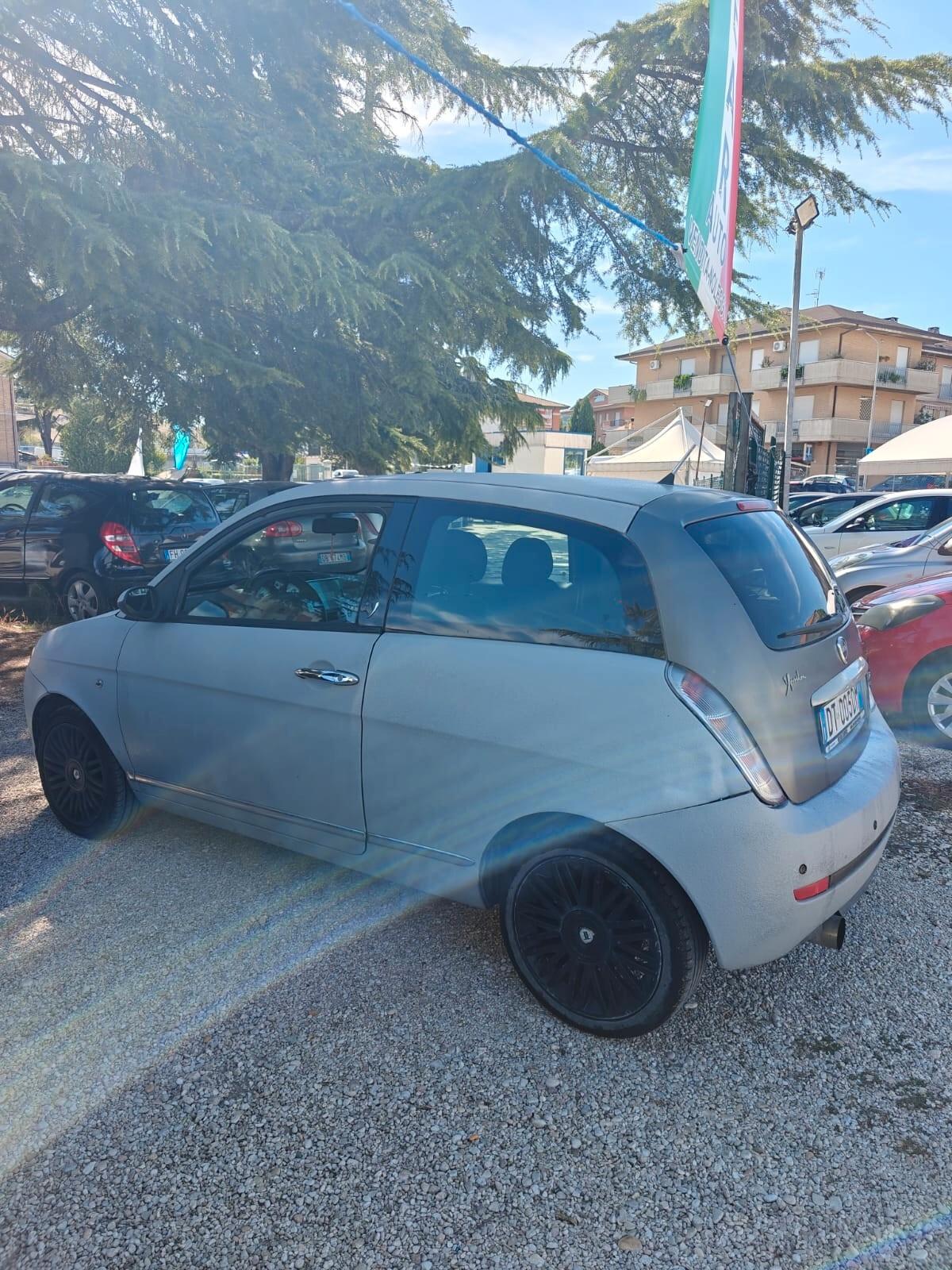 Lancia Ypsilon 1.2 Argento raptop modificata