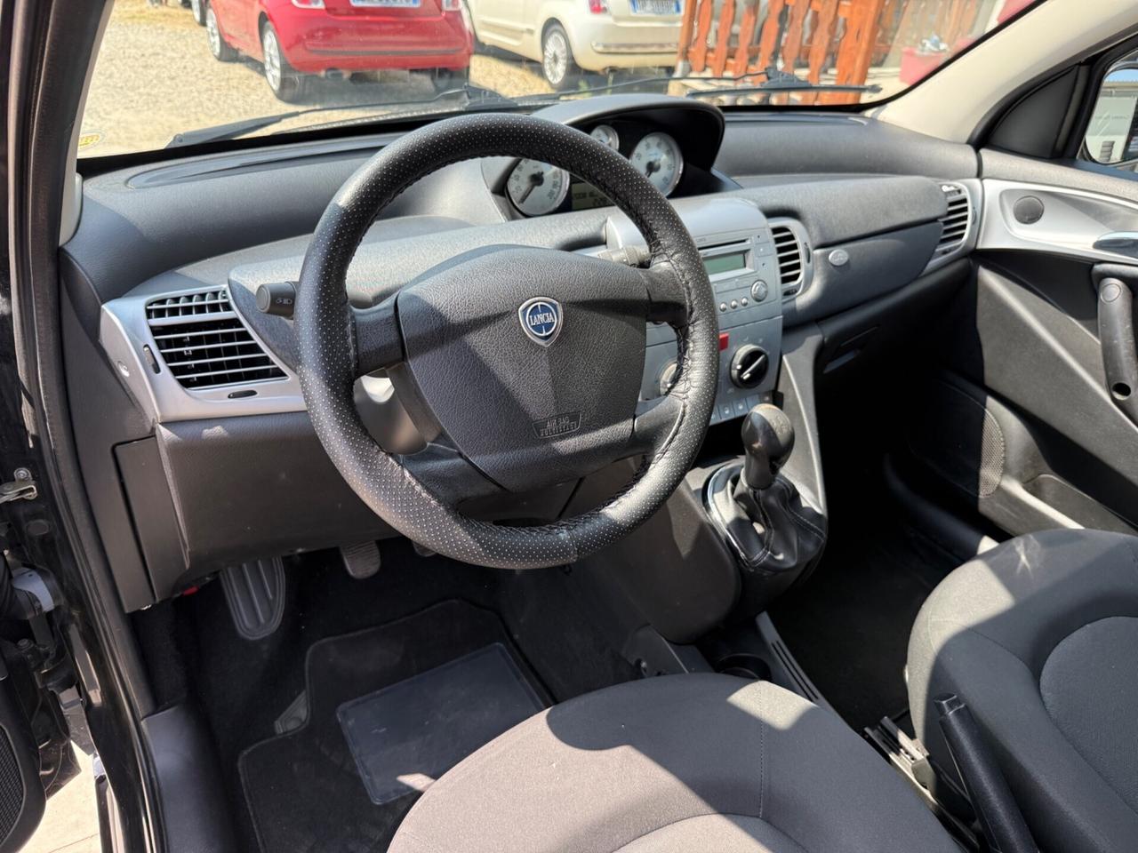Lancia Ypsilon 1.3 MJT 75 CV Unyca