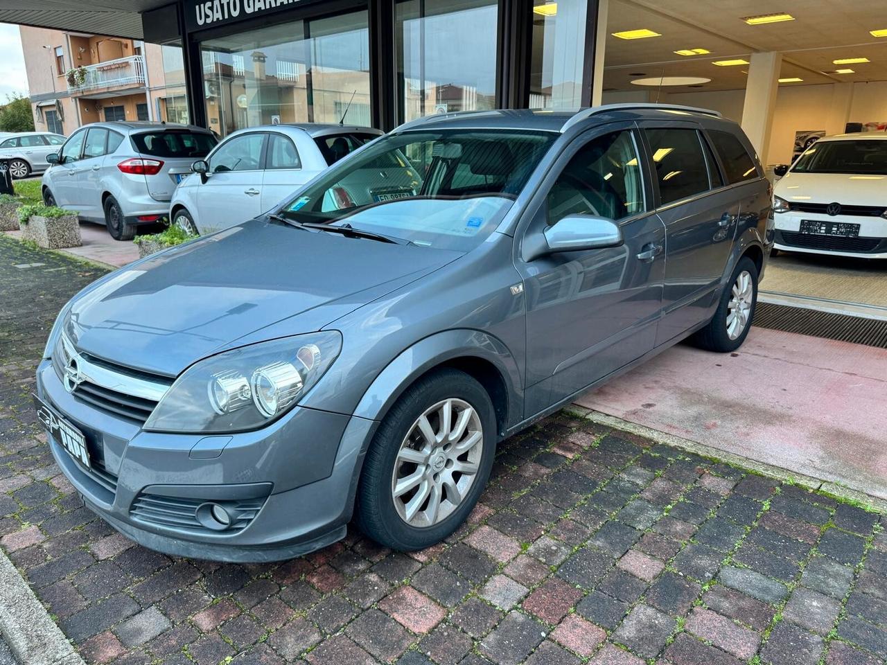 Opel Astra 1.6 16V Twinport 5 porte Cosmo