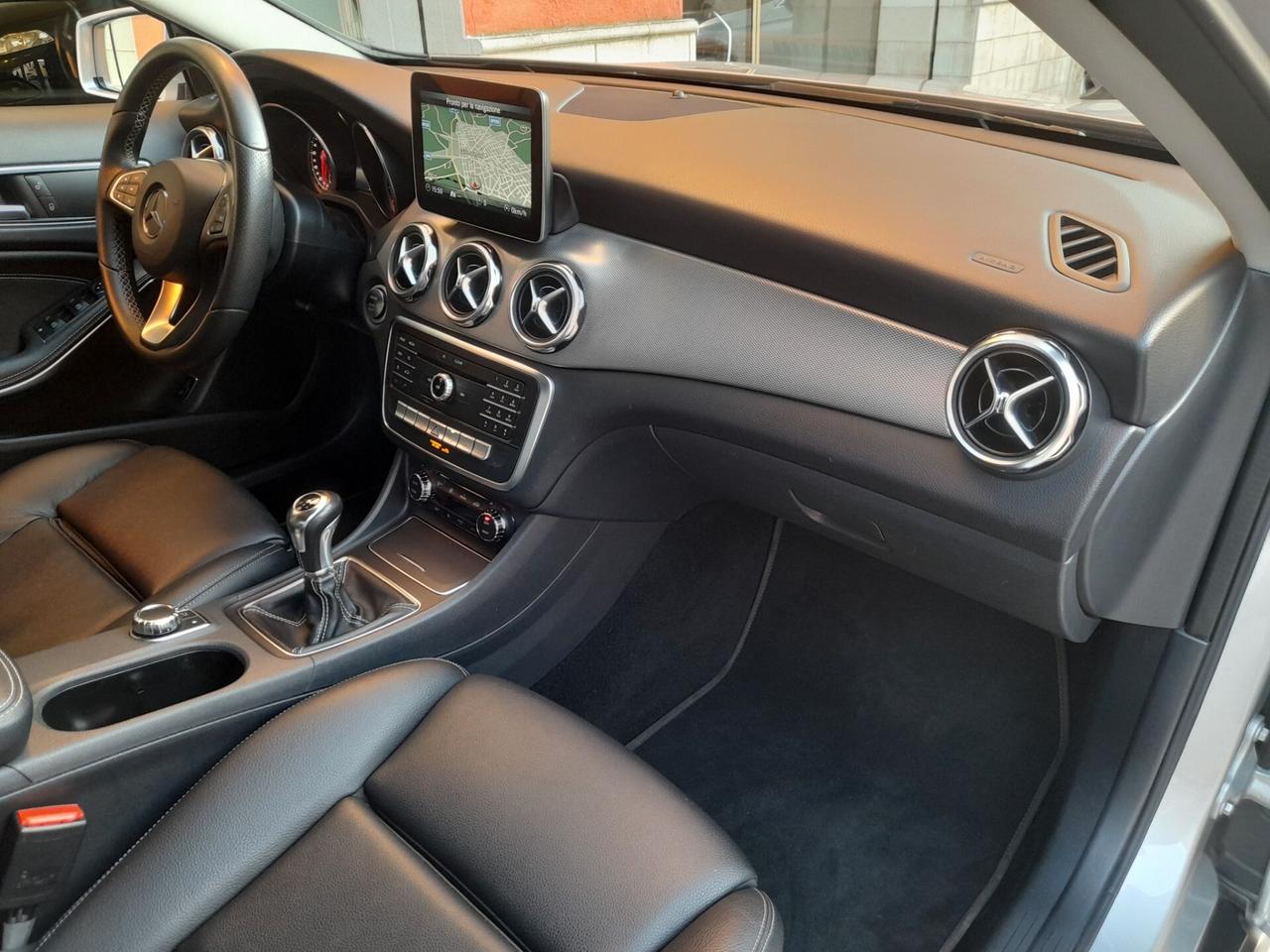 MERCEDES GLA 180 D SPORT