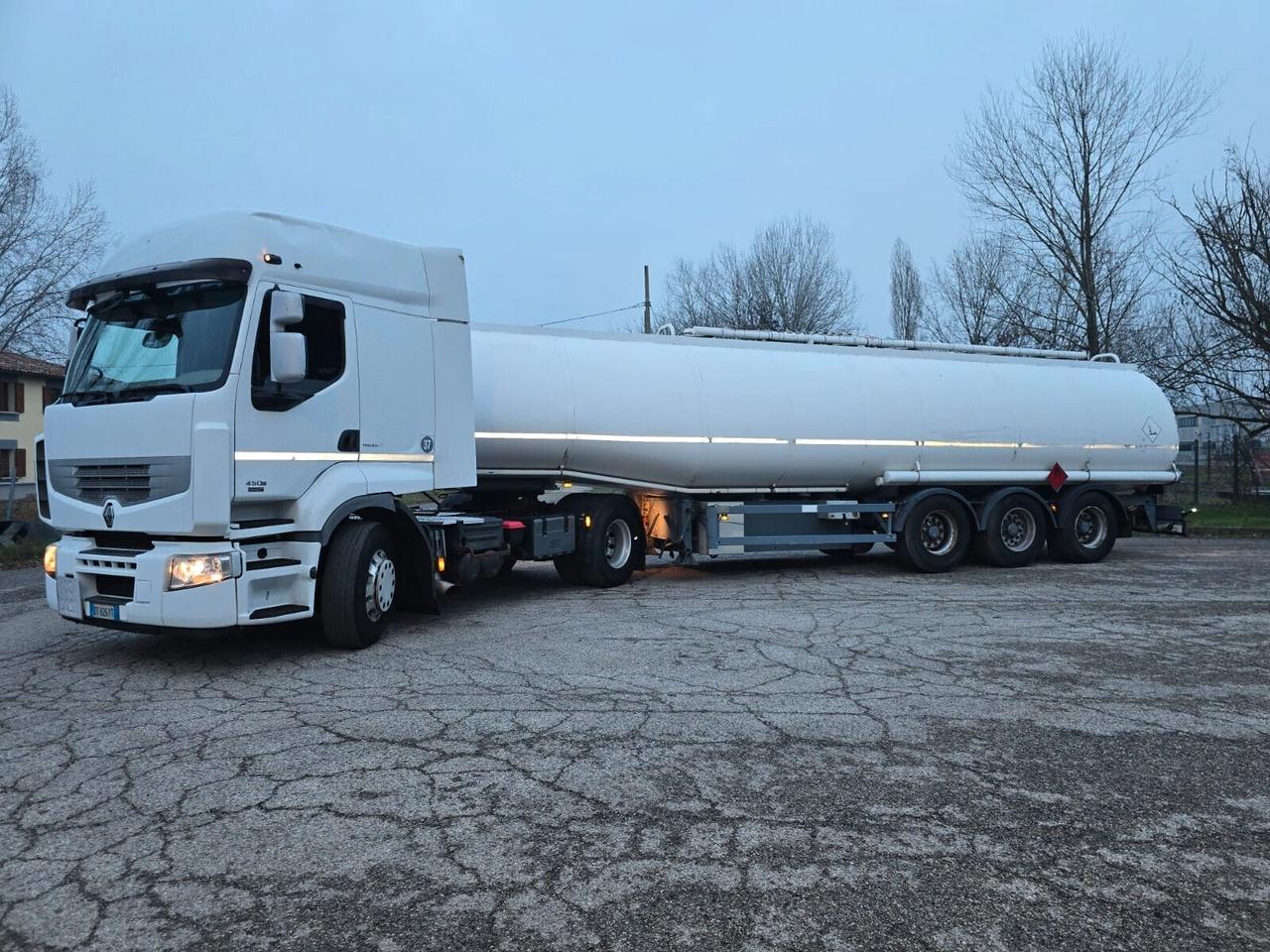 TRATTORE STRADALE RENAULT CON CISTERNA OMT