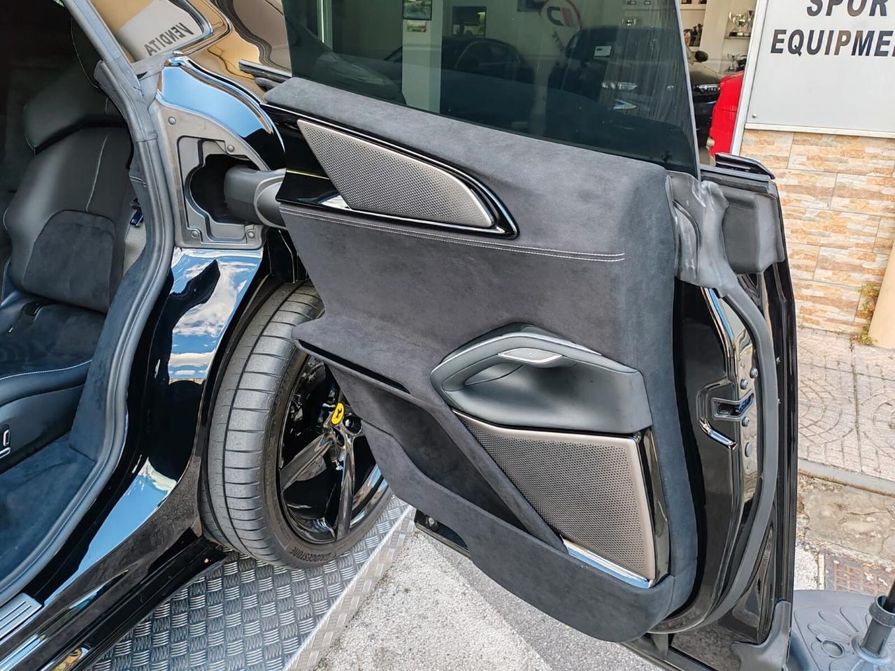 Ferrari Purosangue V12 DCT 4WD*Pano*Black
