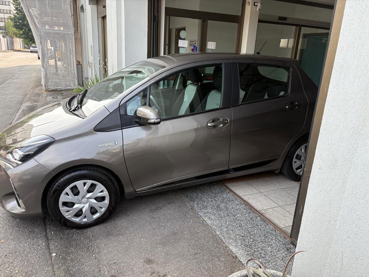 Toyota Yaris 1.5 Hybrid 5 porte Cool