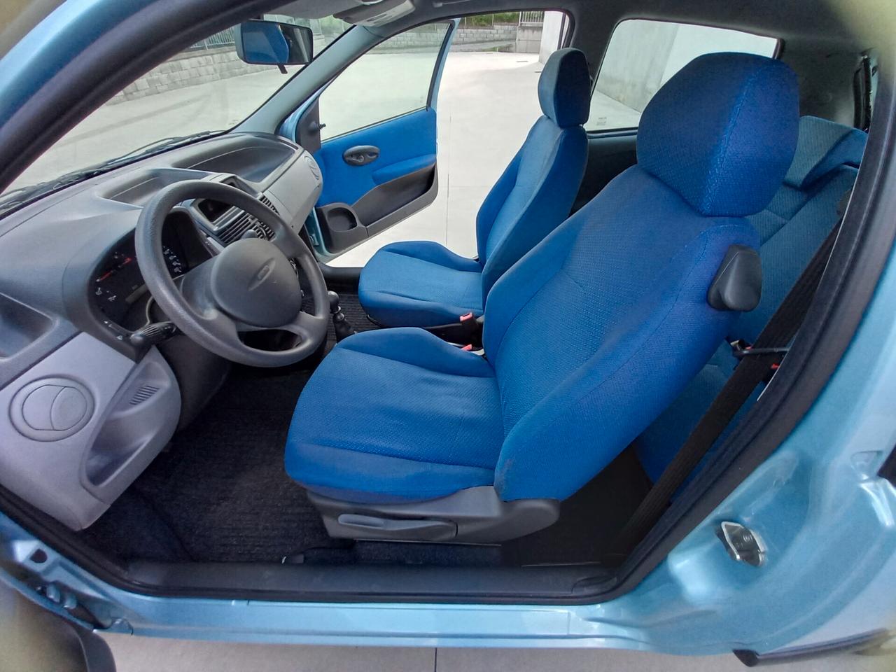 Fiat Punto 1.2i cat Feel SOLO 30000 KM !!!!!