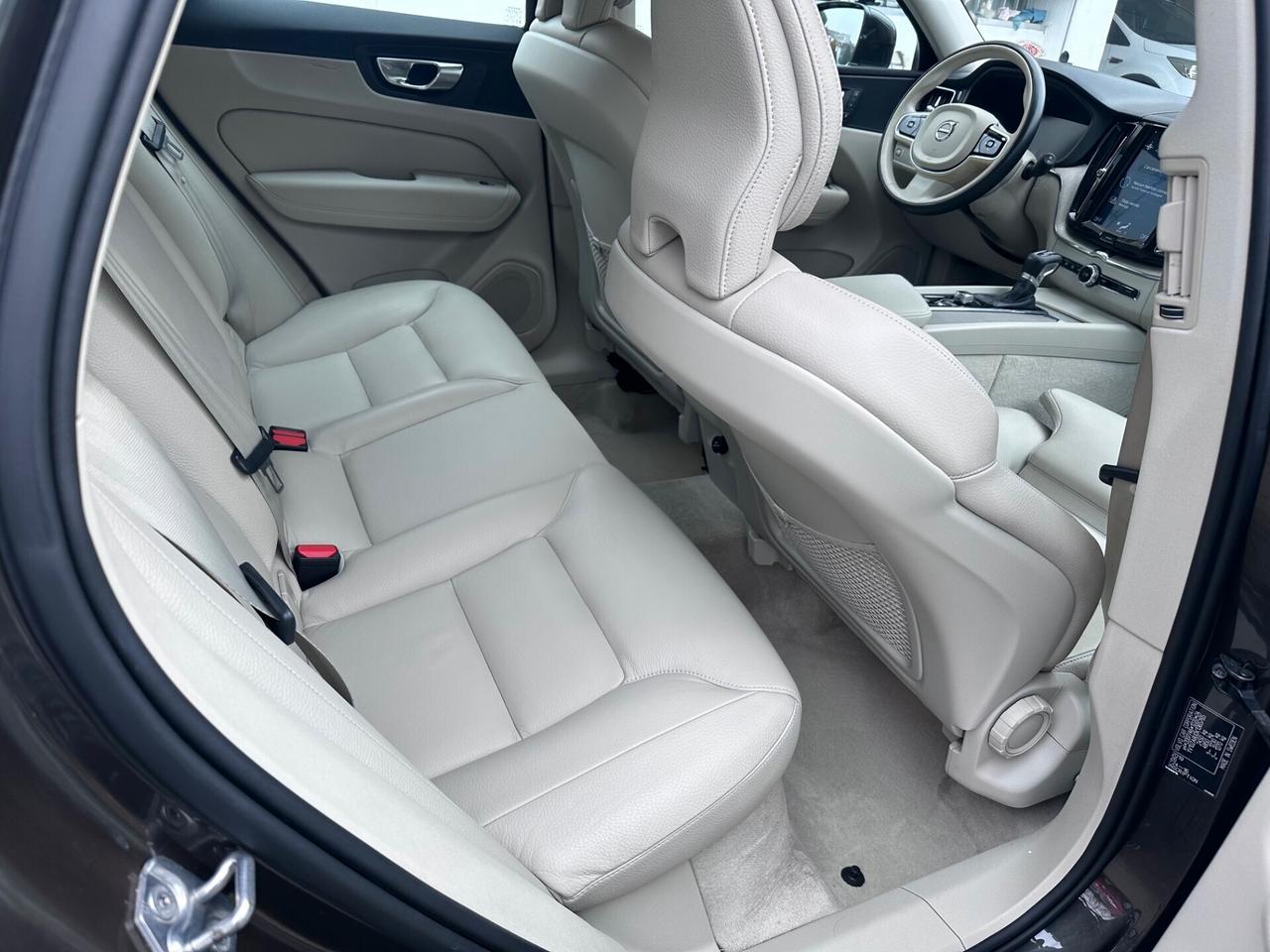 Volvo XC 60 D4 AWD Geartronic Inscription*EURO6*PELLE*NAVI