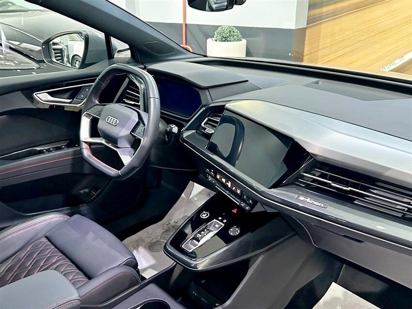 Audi Q4 50 e-tron quattro Business Advanced