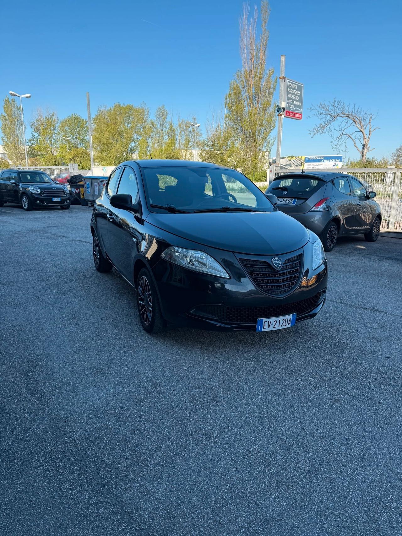Lancia Ypsilon 1.2 69 CV 5 porte GPL Ecochic S Momodesign