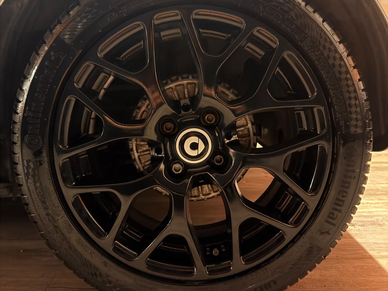 BELLISSIMA SMART FORTWO ADATTA A NEOPATENTATI CON TETTO PANORAMICO CON SOLI 69.625 KM