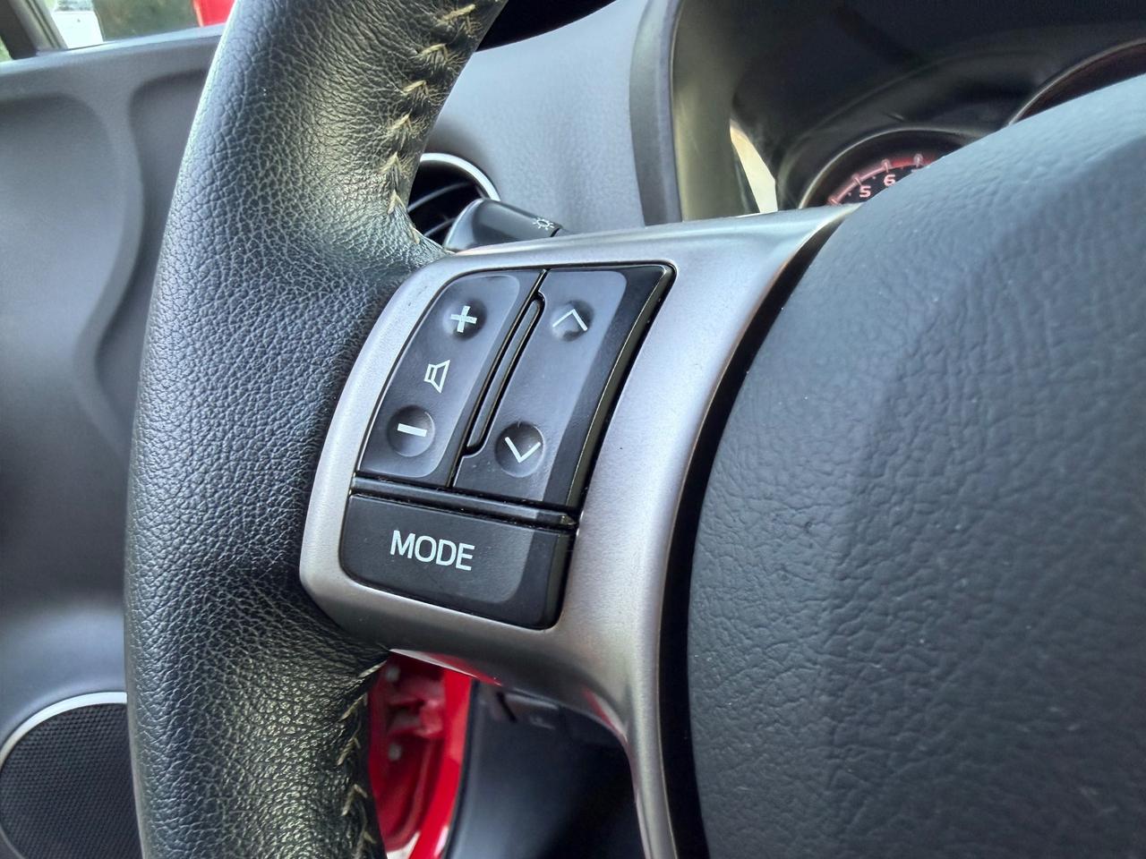 Toyota Yaris 1.0 5PORTE Lounge 2015 EURO6