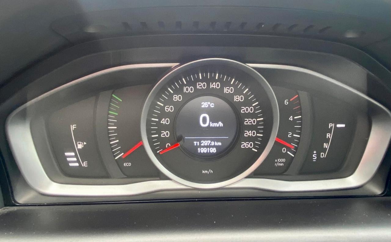 Volvo XC 60 XC60 D3 Geartronic R-design Momentum