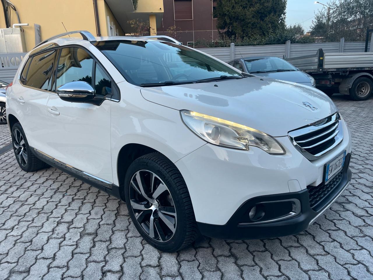 Peugeot 2008 1.6 e-HDi 92 CV Stop&Start Allure NAVI+CLIMA AUTO+PACK LUCI