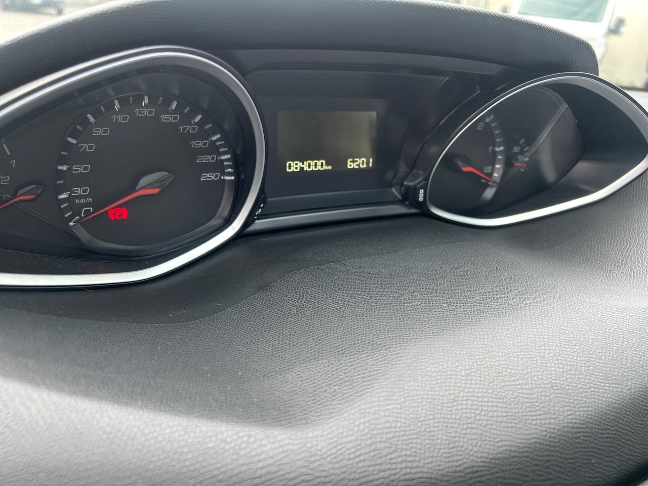 Peugeot 308 BlueHDi 120 IN ARRIVO