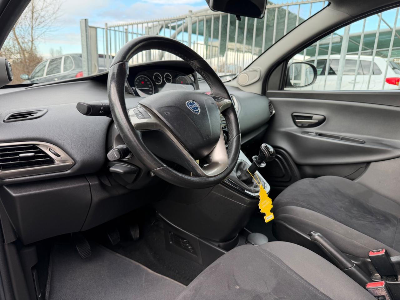 Lancia Ypsilon 1.2 69 CV 5 porte Platinum