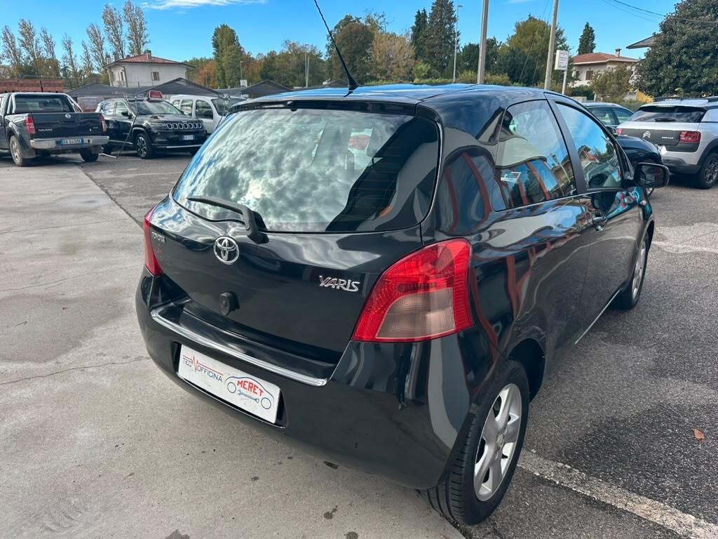 Toyota Yaris 1.4 D-4D 3p LUXURY
