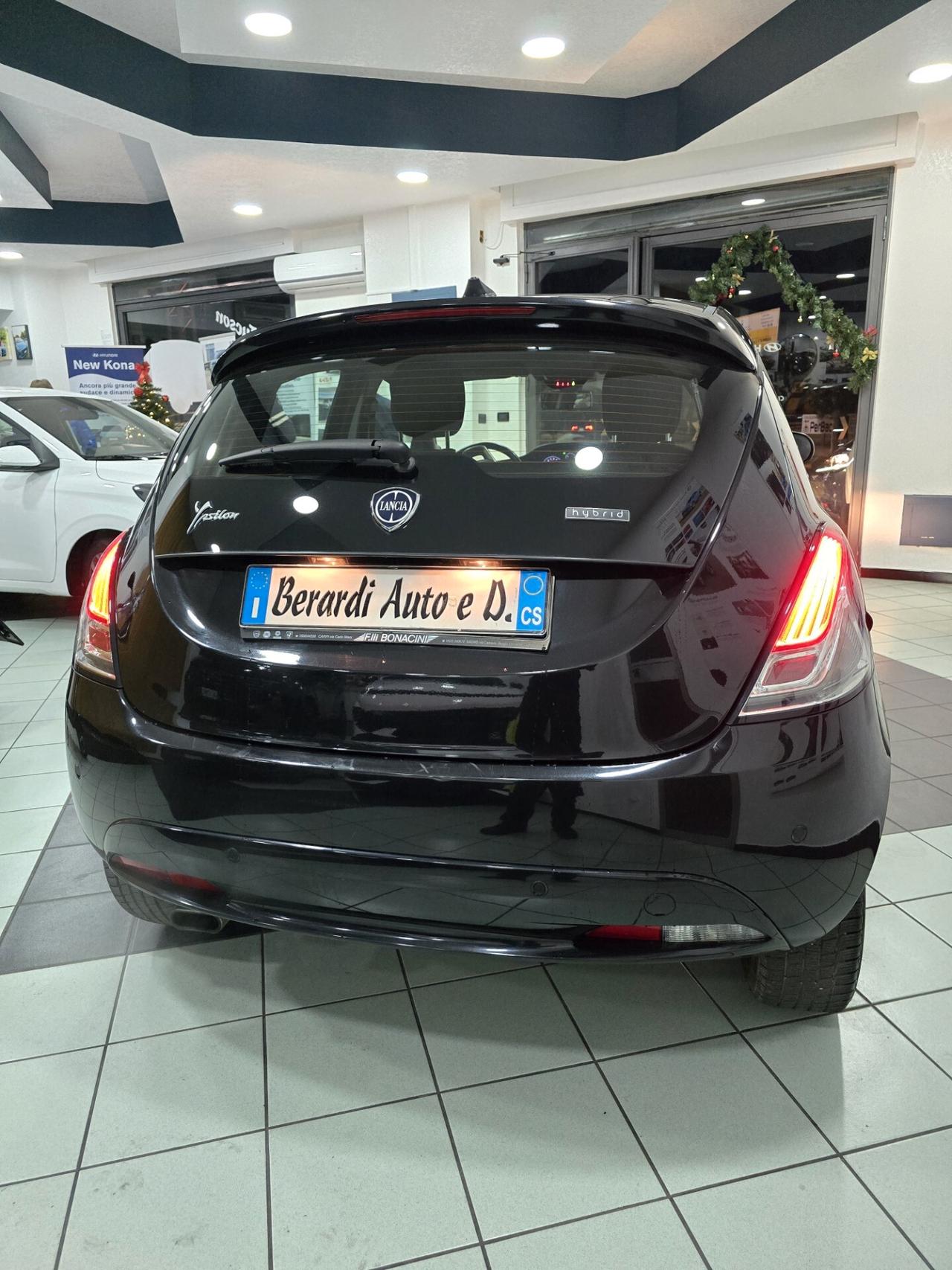 Lancia Ypsilon 1.0 FireFly 5 porte S&S Hybrid Ecochic Gold