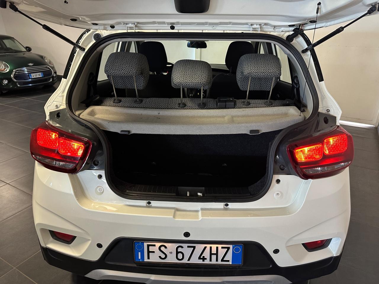 MAHINDRA KUV 100 1.2 BENZINA 83CV PRONTA CONSEGNA UNIPRO
