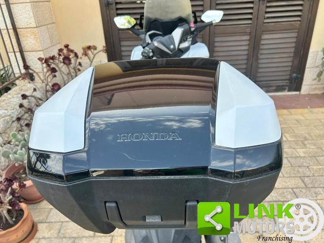 HONDA Forza 300 .