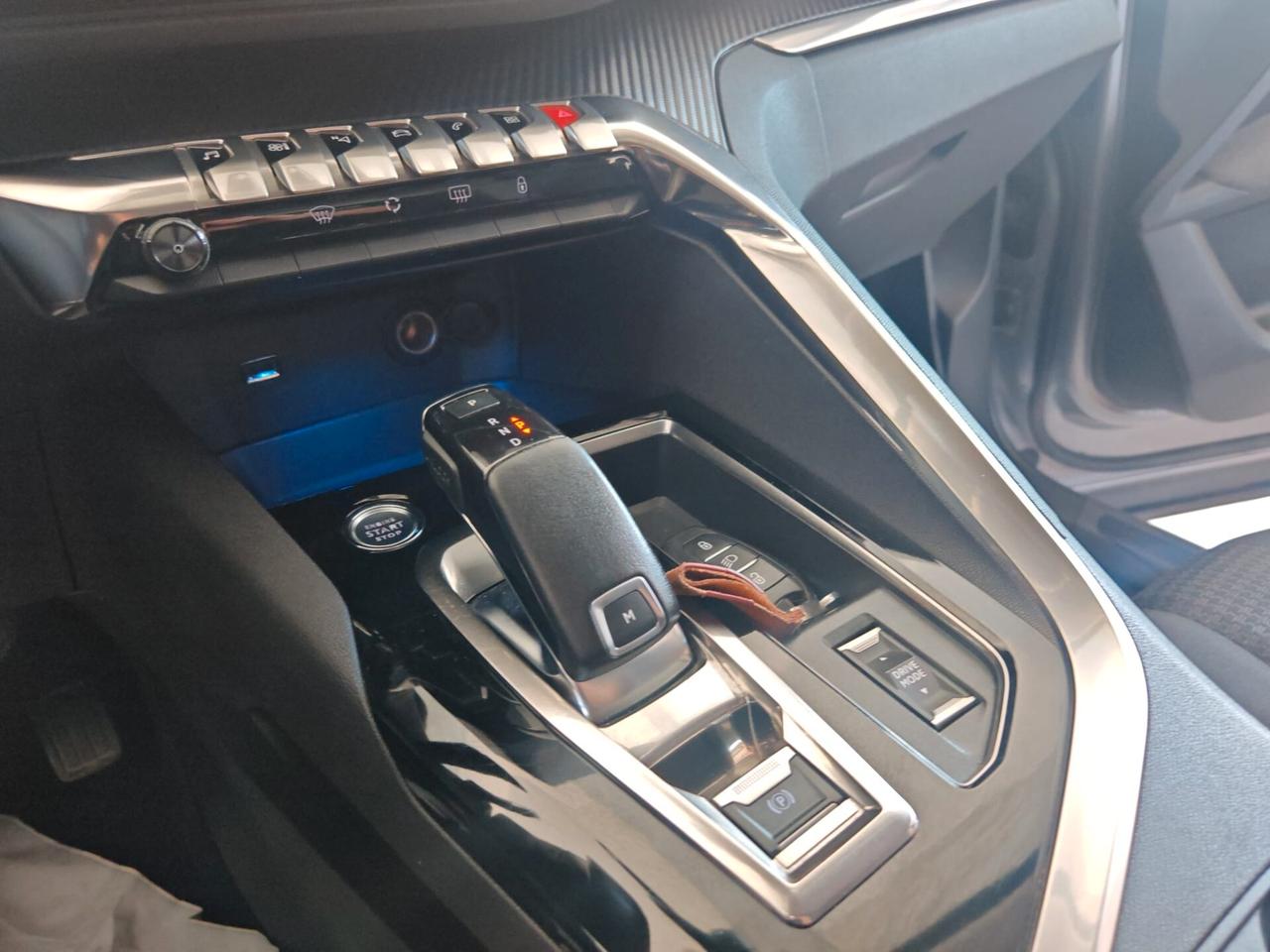 Peugeot 3008 1.5 130CV UNIPROPRIETARIO KM VERI GARANZIA 24 MESI OK NEOPATENTATI