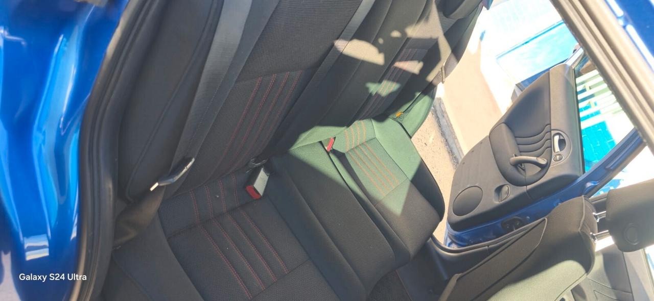 Alfa Romeo 147 1.9 JTDm (170) 5p. Ducati Corse