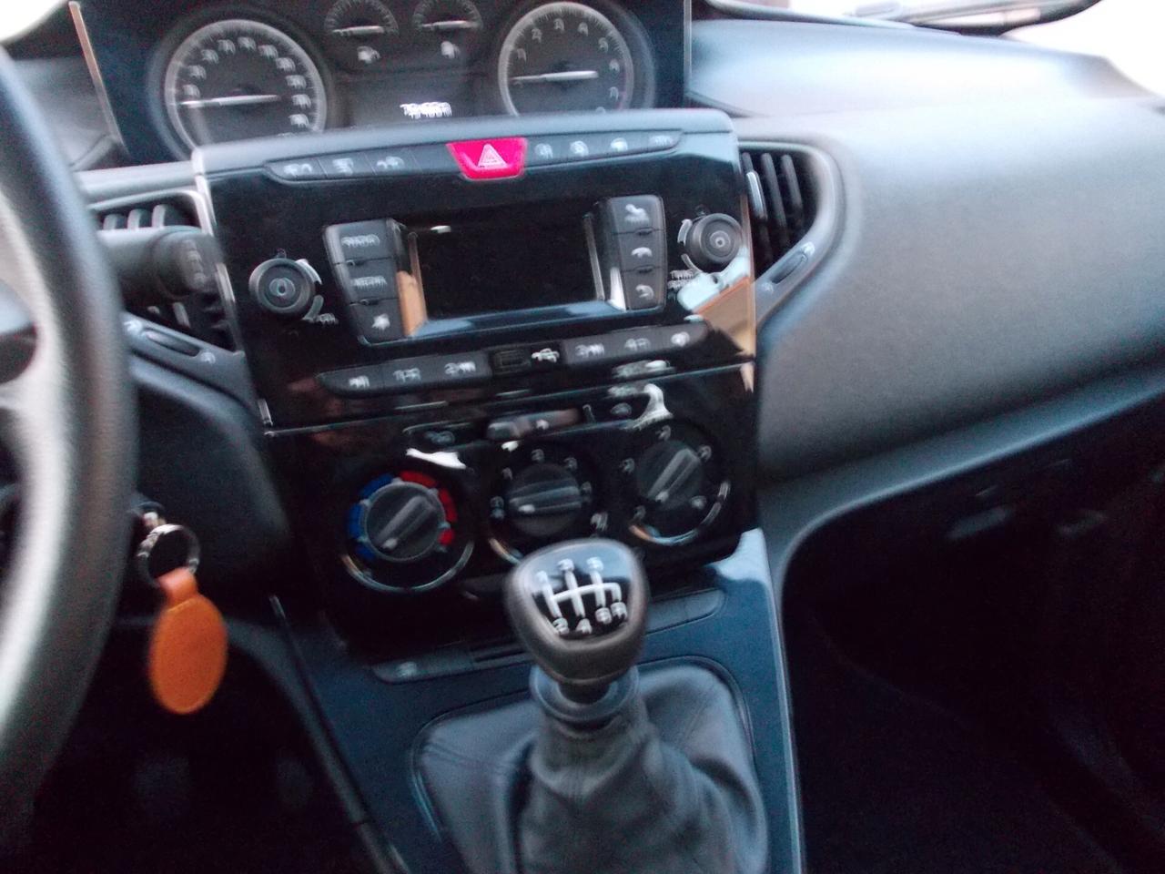 Lancia Ypsilon 1.0 FireFly 5 p Hybrid Ecochic Silver-KM75466