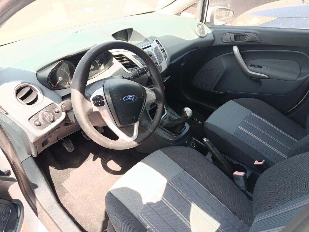 Ford Fiesta 1.4 5 porte Bz.- GPL Titanium