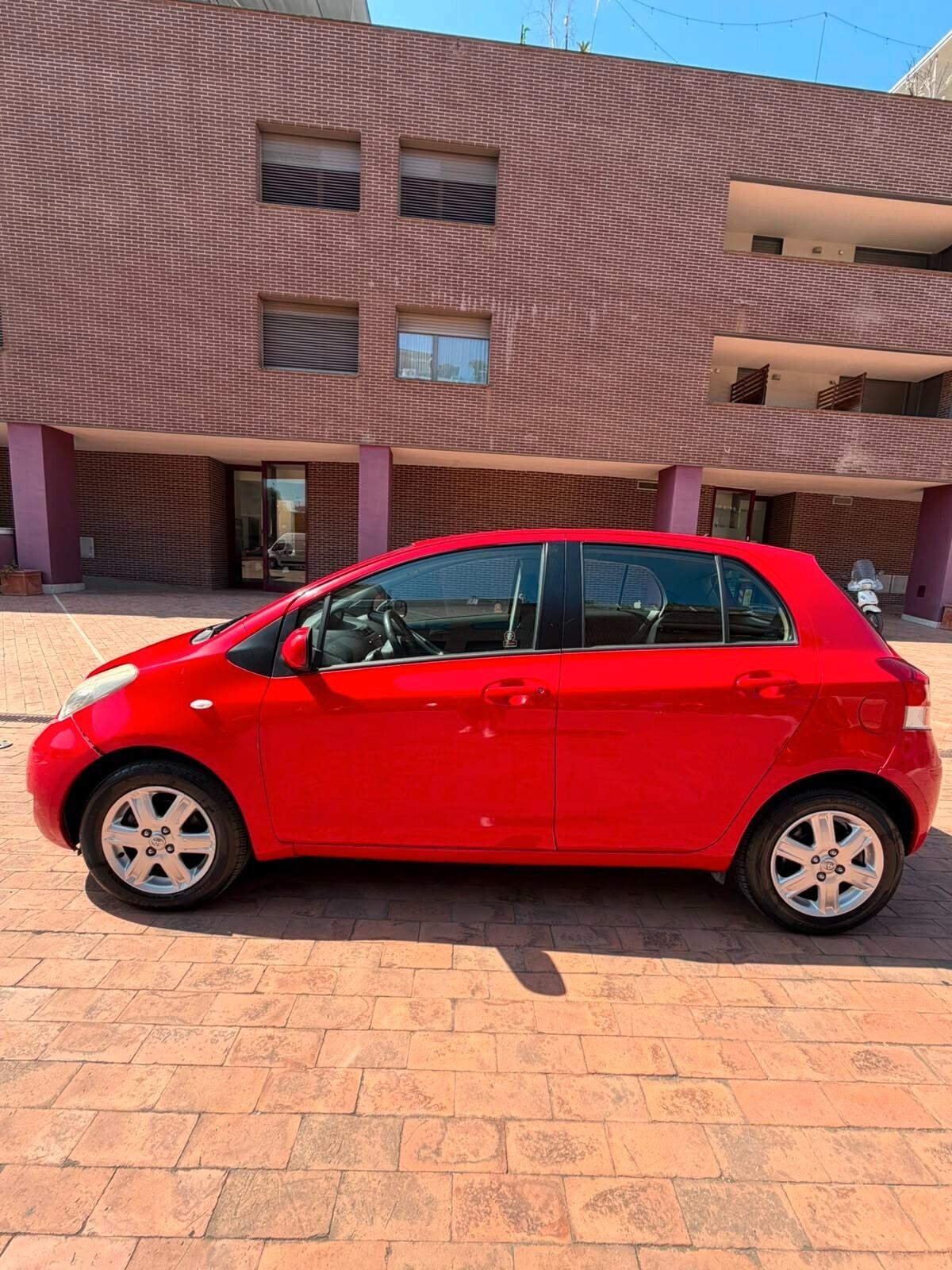 Toyota Yaris 1.0 5 porte Now