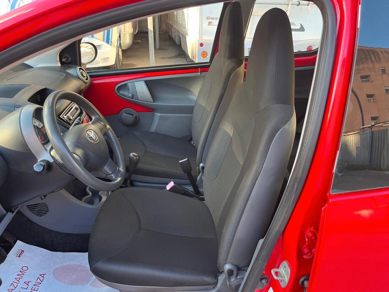 Toyota Aygo 1.0 VVT-i 68CV 5 porte Now 67.000KM